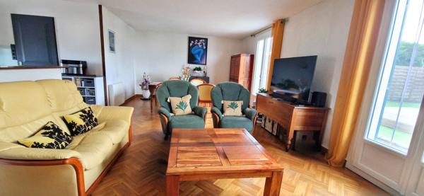 Pavillon plain-pied trois chambres-jardin-Garage