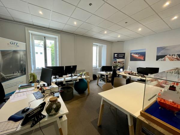 Bureaux à louer à Nantes centre emplacement au pied du tramway