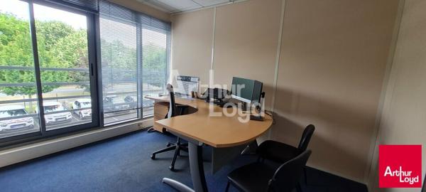 SAUMUR IMMEUBLE INDEPENDANT DE BUREAUX DE 494 M² A LOUER