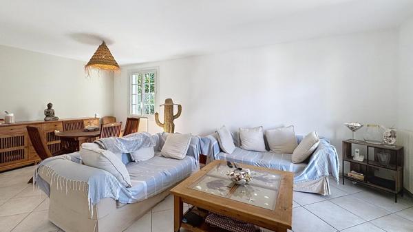 Maison familiale lumineuse et verdoyante