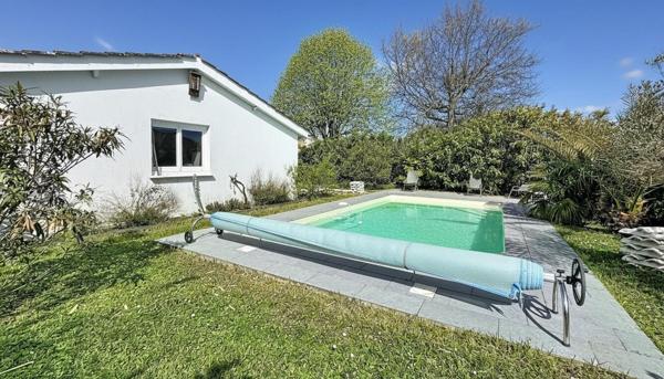 Maison familiale lumineuse et verdoyante