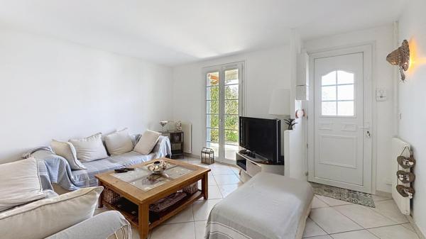 Maison familiale lumineuse et verdoyante