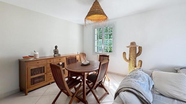 Maison familiale lumineuse et verdoyante