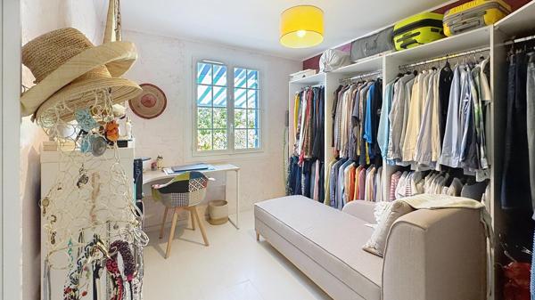 Maison familiale lumineuse et verdoyante