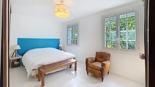 Maison familiale lumineuse et verdoyante