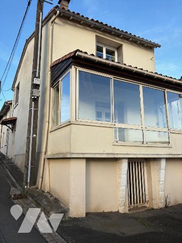 CELLES SUR BELLE, maison de ville de 83 m² 