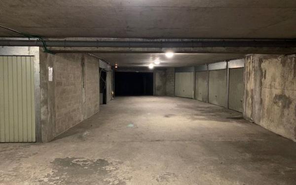 Stationnement à louer    12 m2 Saint-Maur-des-Fossés