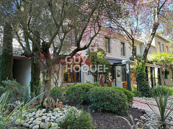 CARCASSONNE - Maison de caractère avec parc arboré au coeur de la ville - Exceptionnel !!