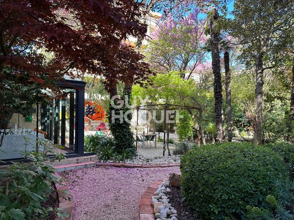 CARCASSONNE - Maison de caractère avec parc arboré au coeur de la ville - Exceptionnel !!