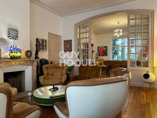 CARCASSONNE - Maison de caractère avec parc arboré au coeur de la ville - Exceptionnel !!