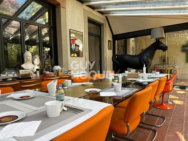 CARCASSONNE - Maison de caractère avec parc arboré au coeur de la ville - Exceptionnel !!