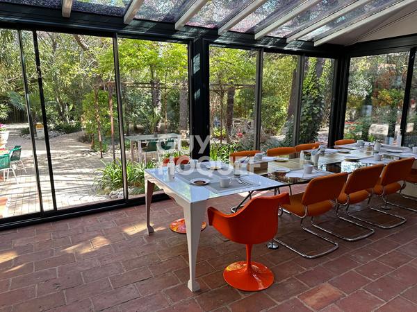 CARCASSONNE - Maison de caractère avec parc arboré au coeur de la ville - Exceptionnel !!