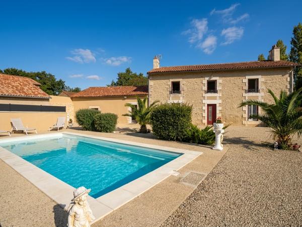 Maison de charme en pierre avec piscine 3 chambres FONTAINE LE COMTE