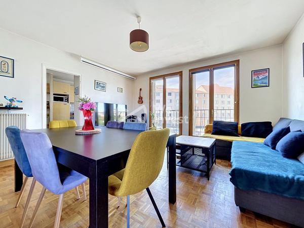 Appartement de type 3 de 74 m2 avec balcon.