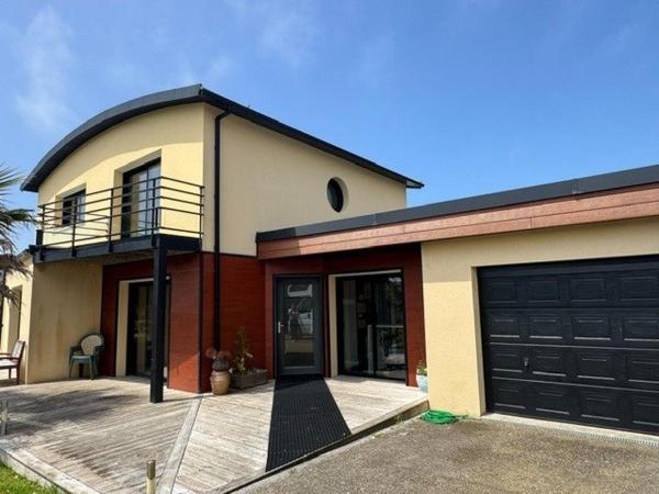Maison à Plougonvelin, 29217 - 8 pièces 140m²