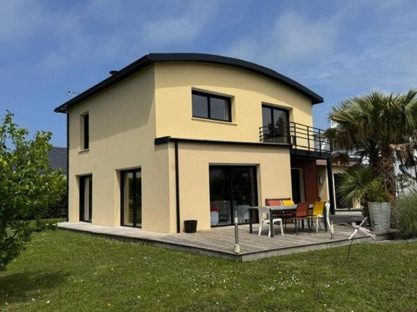 Maison à Plougonvelin, 29217 - 8 pièces 140m²