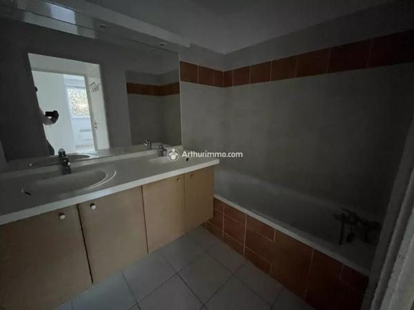 Location Appartement 4 pièces 82 m2 à Millau