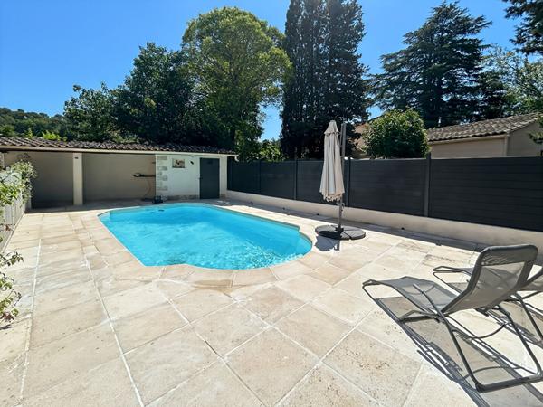VILLA INDIVIDUELLE 4 PIECES AU CALME SUR 638 M² DE TERRAIN AVEC PISCINE