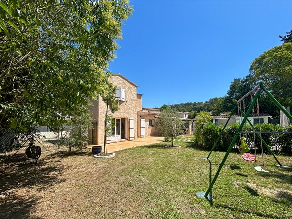 VILLA INDIVIDUELLE 4 PIECES AU CALME SUR 638 M² DE TERRAIN AVEC PISCINE