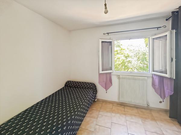 VILLA INDIVIDUELLE 4 PIECES AU CALME SUR 638 M² DE TERRAIN AVEC PISCINE