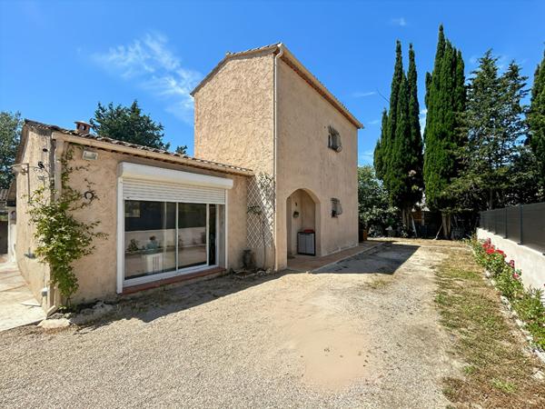 VILLA INDIVIDUELLE 4 PIECES AU CALME SUR 638 M² DE TERRAIN AVEC PISCINE