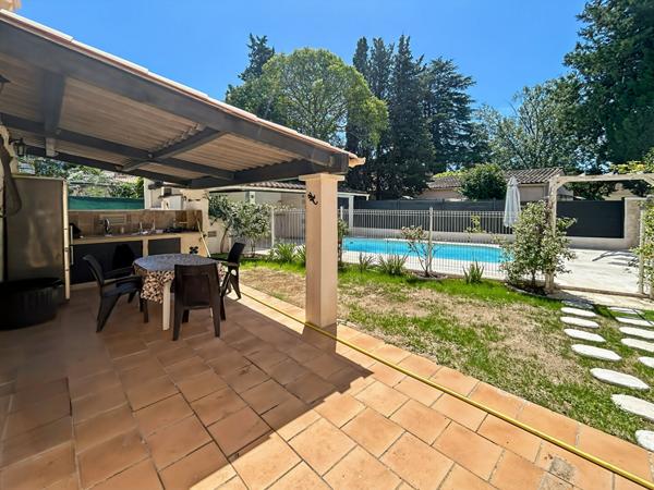 VILLA INDIVIDUELLE 4 PIECES AU CALME SUR 638 M² DE TERRAIN AVEC PISCINE
