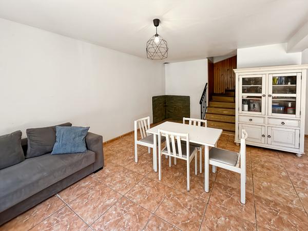 VILLA INDIVIDUELLE 4 PIECES AU CALME SUR 638 M² DE TERRAIN AVEC PISCINE
