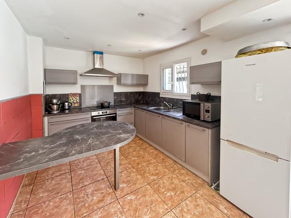 VILLA INDIVIDUELLE 4 PIECES AU CALME SUR 638 M² DE TERRAIN AVEC PISCINE