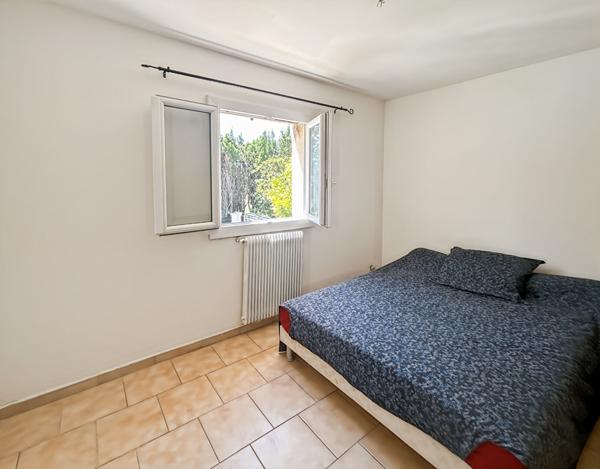 VILLA INDIVIDUELLE 4 PIECES AU CALME SUR 638 M² DE TERRAIN AVEC PISCINE