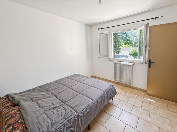 VILLA INDIVIDUELLE 4 PIECES AU CALME SUR 638 M² DE TERRAIN AVEC PISCINE