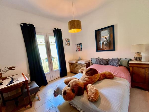 Jolie maison  de village avec  terrasse et garage