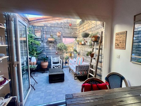 Jolie maison  de village avec  terrasse et garage