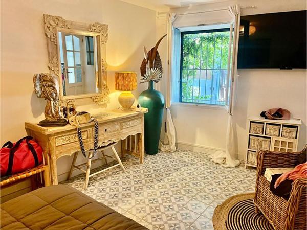 Jolie maison  de village avec  terrasse et garage