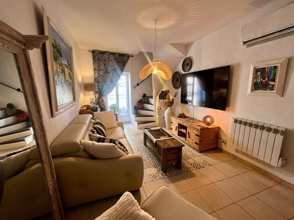 Jolie maison  de village avec  terrasse et garage