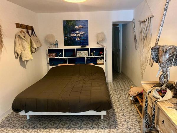 Jolie maison  de village avec  terrasse et garage