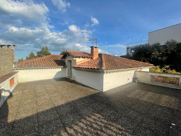 En exclusivité au quartier du Bas Brésis, grande maison d'architecte disposant de 2 logements , terrain constructible quart