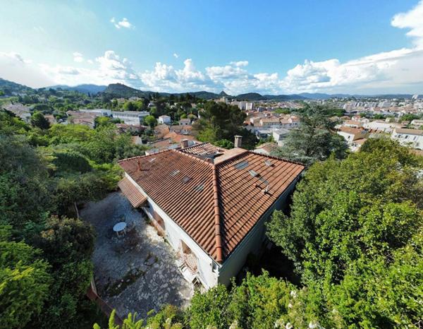 En exclusivité au quartier du Bas Brésis, grande maison d'architecte disposant de 2 logements , terrain constructible quart