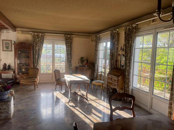 En exclusivité au quartier du Bas Brésis, grande maison d'architecte disposant de 2 logements , terrain constructible quart