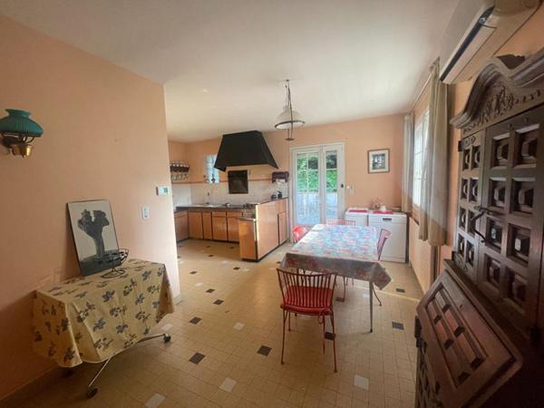 En exclusivité au quartier du Bas Brésis, grande maison d'architecte disposant de 2 logements , terrain constructible quart