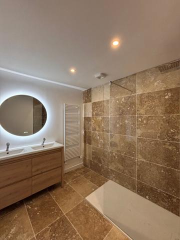 LOT  2 APPARTEMENT PORTE GAUCHE