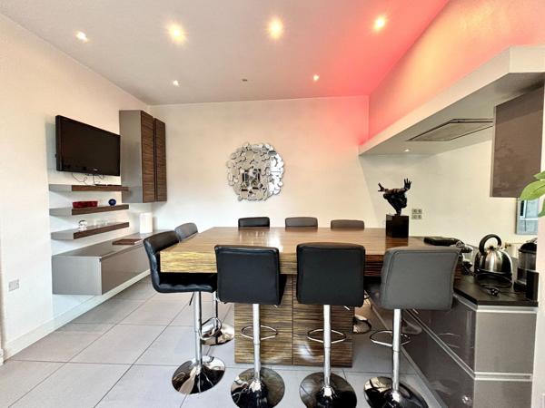 Vente Maison de luxe Tours 7 Pièces 214 m²