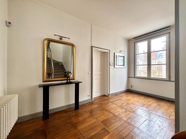 Vente Maison de luxe Tours 7 Pièces 214 m²
