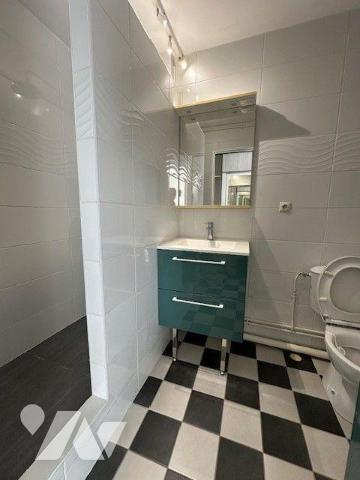 A vendre Studio T1 à Mesnil Esnard d'une surface habitable de 30 m² en parfait état comprenant:...