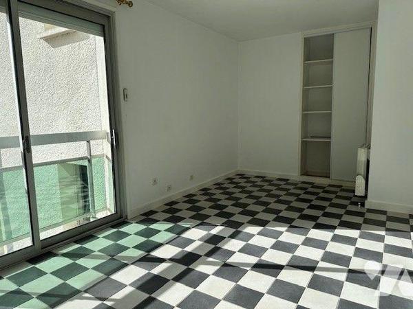 A vendre Studio T1 à Mesnil Esnard d'une surface habitable de 30 m² en parfait état comprenant:...