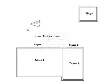 Vue dégagée sur l'espace extérieur avec un hangar