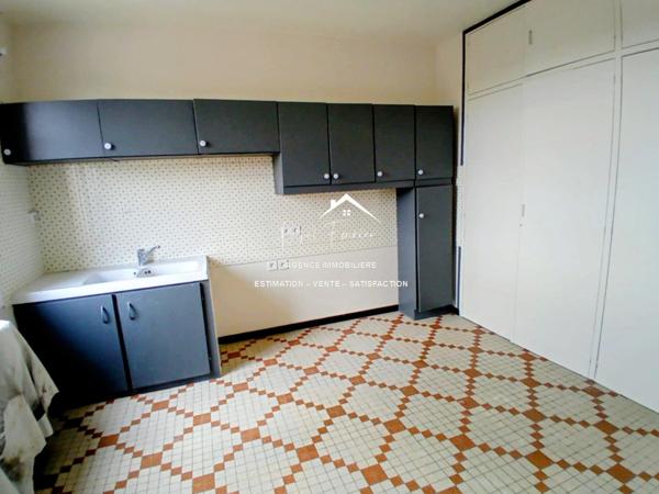 Vue sur la campagne, proche du centre à pied