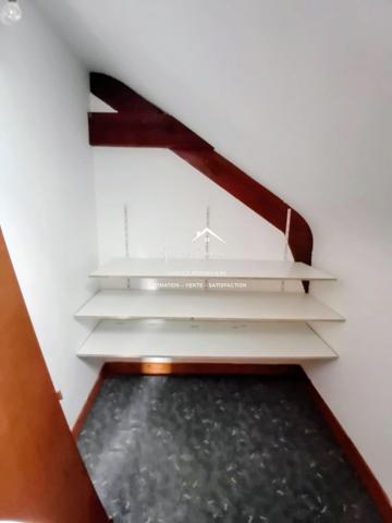 Vue sur la campagne, proche du centre à pied