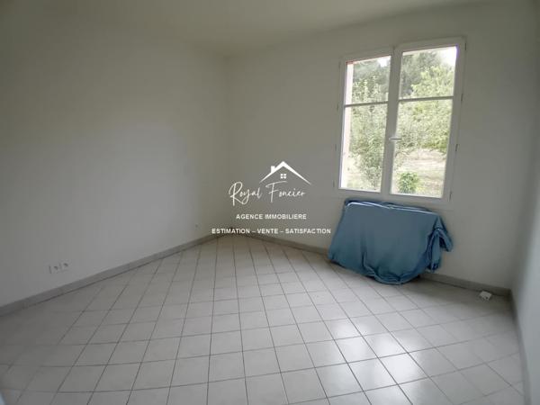 Vue sur la campagne, proche du centre à pied