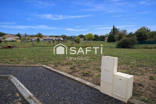 Terrain plat viabilisé de 716m2 emprise au sol 250m2