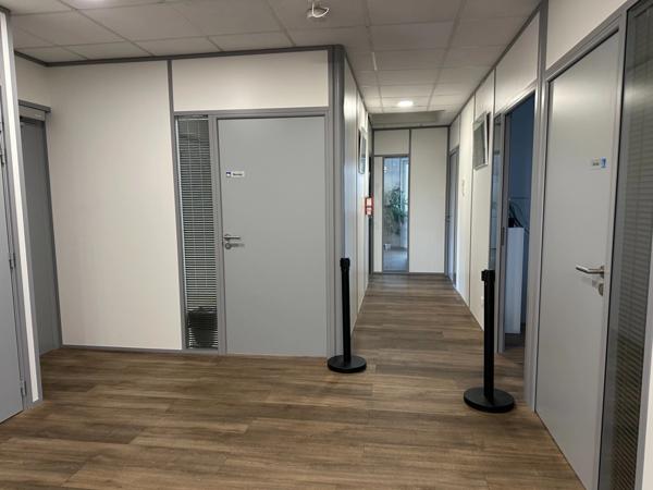 bureaux à louer CHASSE SUR RHONE (38), bureaux de 12m² à louer dans centre médical avec du stationnement et une très belle visibilité